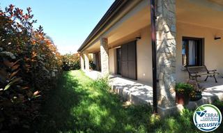 Casa  Carrer delícies. Casa reformada con gran jardín en sant pere pescador