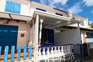 Casa aparellada  Carrer sant maurici. Casa con gran terraza al sur adosada ubicada en la zona de sant