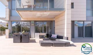 Apartament  Avinguda del clot dels franquets sud. Apartamento en planta baja con jardín en santa margarita, roses