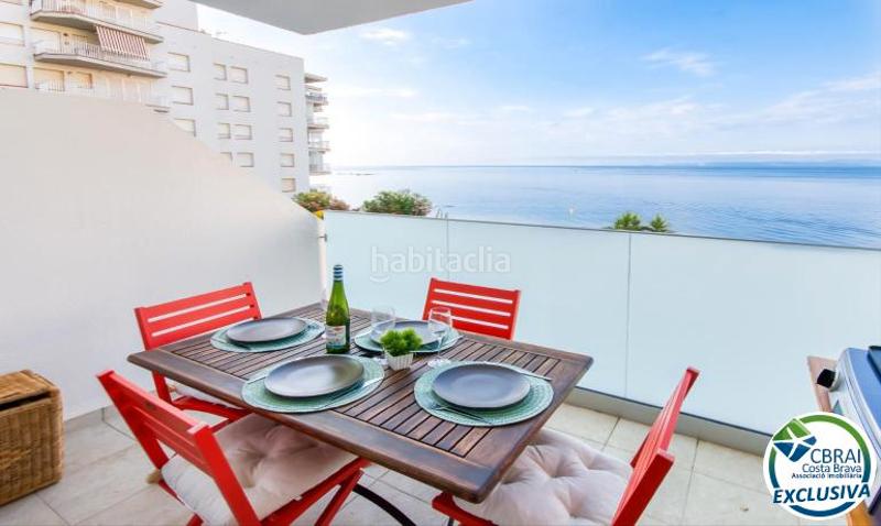 Foto 22abe56c-71c4-4643-b8fe-d613eb3507f3. Apartamento  con vista al mar y licencia turística en Roses