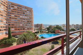 Estudio  Carrer cap ponent. Estudio moderno en una residencia con piscina, jardín y parking