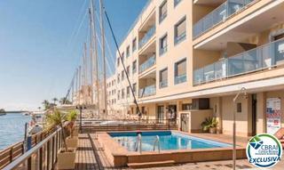 Appartement  Carrer cavall de mar. Apartamento con amarre, vista al canal y al mar en empuriabrava