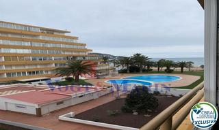 Apartament  Avinguda de la gola de l'estany 12. Apartamento con piscina frente al mar con gran terraza