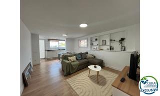 Apartment  Carrer port empordà. Apartamento totalmente reformado con vista al canal en empuriabr