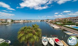 Apartament  Carrer sant maurici. Apartamento con vistas al lago sant maurici en empuriabrava