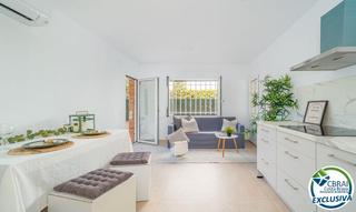 Apartament  Carrer de bernat metge. Apartamento reformado a 30 m de la playa en salatà, roses
