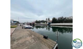 Piccolo appartamento  Carrer poblat típic-gregal. Apartamento totalmente reformado en pleno centro de empuriabrava