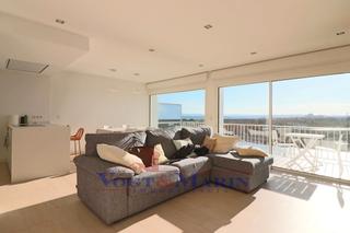 Apartament  Carrer cap ponent. Amplio y confortable ático con espectaculares vistas al canal y