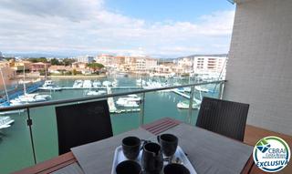 Pis  Carrer cap de la gola. Apartamento con licencia turística y vistas al canal en santa ma