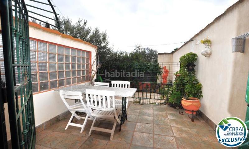 Foto 9f509223-9b61-4308-8701-b6dc00805b5b. Casa  con jardín y dos apartamentos en mas boscà, en Roses