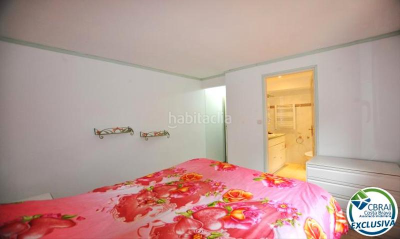 Foto d4c2ca0b-de54-4ed9-8223-7c49aaaf4a75. Casa  con jardín y dos apartamentos en mas boscà, en Roses