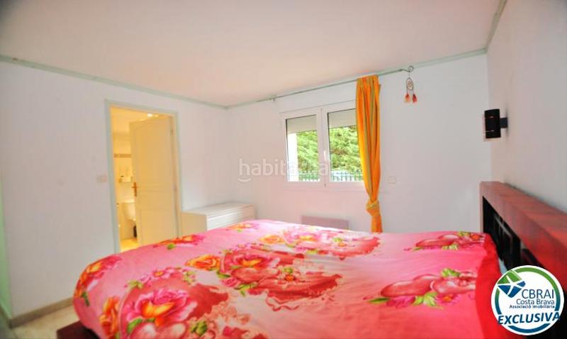 Foto f0d7798a-788e-4dc9-a2c9-b5f4fa396b2c. Casa  con jardín y dos apartamentos en mas boscà, en Roses