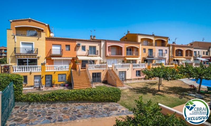 Foto 5a049882-a05b-4648-a6a4-533510b161b3. Casa adosada casa céntrica con piscina comunitaria en gran reserva, en Empuriabrava