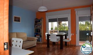 Appartement  Carrer mònaco. Apartamento con alta rentabilidad y terraza en mas oliva, roses