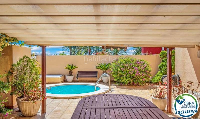 Foto 12f17073-95d5-4fb6-825f-53eb061ec5e3. Casa  independiente con piscina, garaje y jacuzzi en Empuriabrava