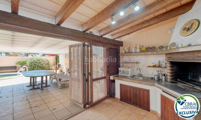 Foto 185d1829-3e30-469e-b9ad-44af5e6922fa. Casa  independiente con piscina, garaje y jacuzzi en Empuriabrava