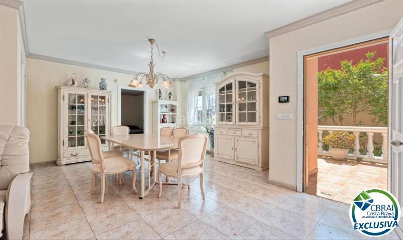Foto 46300491-40ba-499e-8611-37bd996bc714. Casa  independiente con piscina, garaje y jacuzzi en Empuriabrava