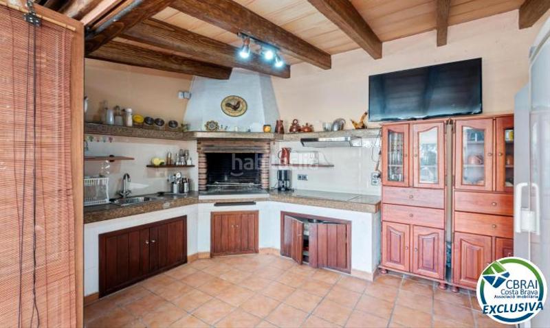 Foto 77d868b9-467a-4245-9dd9-a0bbe2dc27e8. Casa  independiente con piscina, garaje y jacuzzi en Empuriabrava