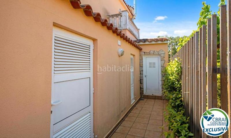 Foto 86478cc2-1f4f-4247-8daf-7aa97b63c95c. Casa  independiente con piscina, garaje y jacuzzi en Empuriabrava