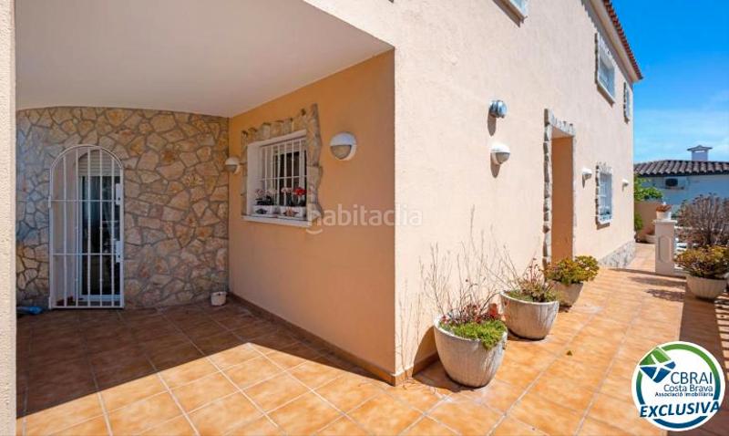 Foto aa297295-e056-4454-9000-073b5ef2acbe. Casa  independiente con piscina, garaje y jacuzzi en Empuriabrava