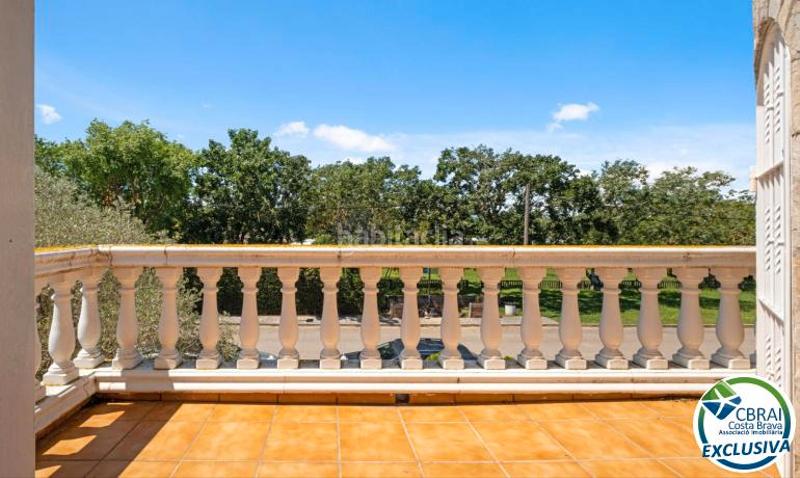 Foto bdd9e00d-9291-42f0-b7e5-c4d08a3fb338. Casa  independiente con piscina, garaje y jacuzzi en Empuriabrava