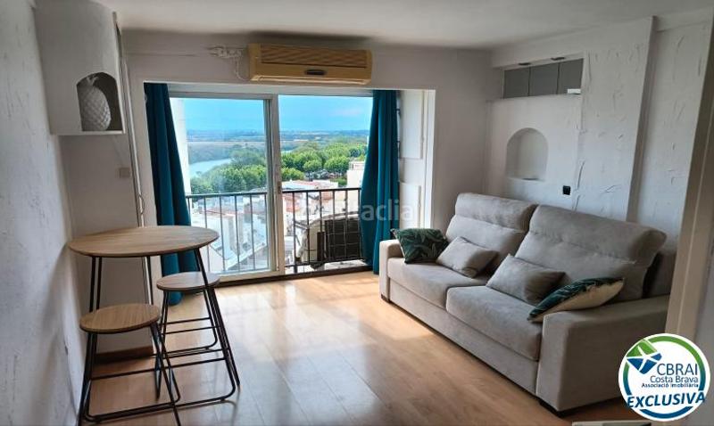 Foto f4c99e8a-cc39-46f3-a354-2ff14cadae7f. Estudio  con vista mar y a la montaña a 50m de la playa en Empuriabrava