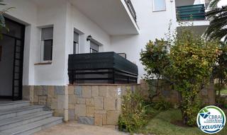 Piccolo appartamento  Carrer mònaco. Apartamento con alta rentabilidad y terraza en mas oliva, roses