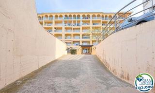 Apartament  Avinguda de la platja. Apartamento con vista al canal y amplia terraza en santa margari