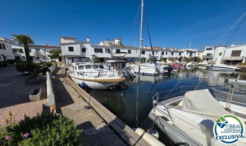 Foto ac975d9b-3618-44a1-af43-3ad34a1c1ac6. Casa adosada casa de pescador con amarre de 10m x 4,5m en illa cartago en Empuriabrava