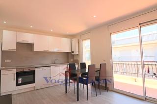 Apartamento  Carrer de la roca negra. Espectacular piso reformado con terraza, vistas parciales al can