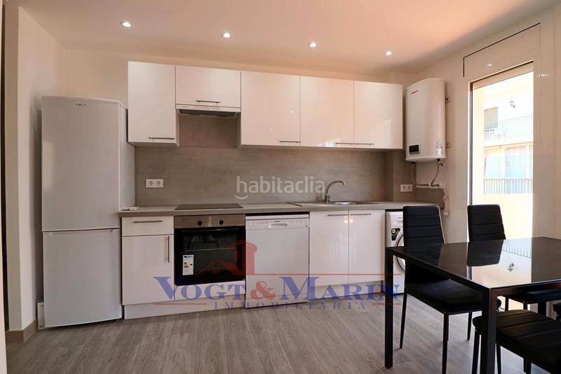 Foto 781d06a6-5207-4eb1-ae04-3983dba42174. Apartamento espectacular piso reformado con terraza, vistas parciales al canal, parking y a solo 200 metros de la playa en Roses