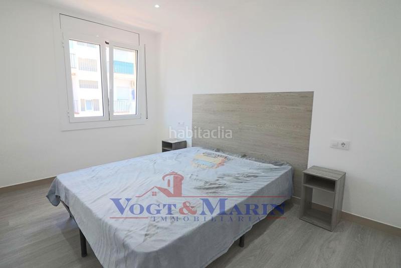 Foto b6f0e8c2-a7f1-4b29-8bea-547b5a4dd24b. Apartamento espectacular piso reformado con terraza, vistas parciales al canal, parking y a solo 200 metros de la playa en Roses