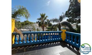Maison jumelée  Carrer montseny. Villa con licencia turística y piscina en empuriabrava