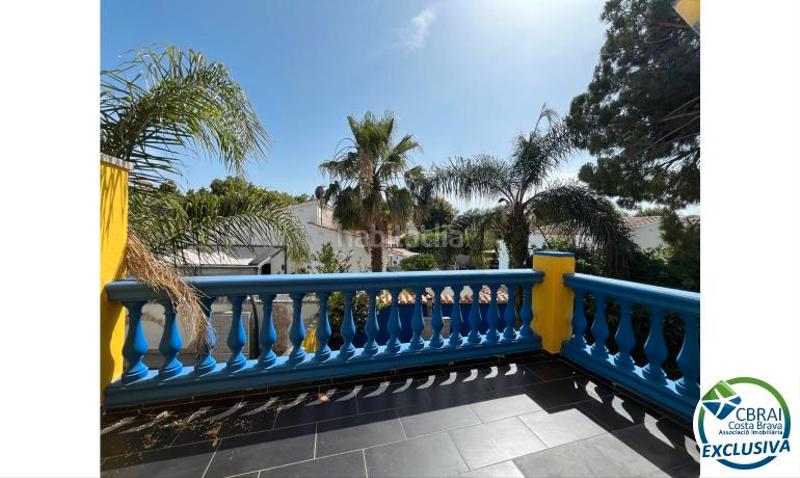 Foto 7c579289-9225-4884-aca0-527f6887cdb6. Casa pareada villa con licencia turística y piscina en Empuriabrava