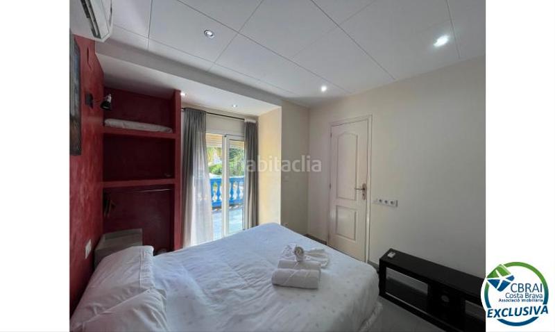 Foto 7cdd211f-b99f-4e3a-8cec-dc0a0064e024. Casa pareada villa con licencia turística y piscina en Empuriabrava