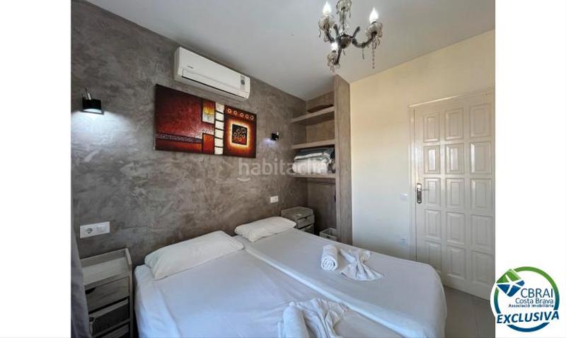 Foto 86275136-b51b-4b57-be19-cda8955a971e. Casa pareada villa con licencia turística y piscina en Empuriabrava