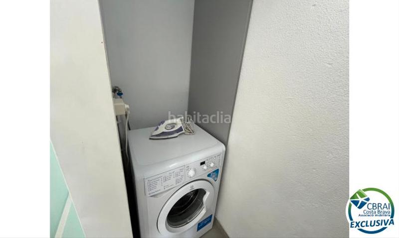 Foto bd9f80d1-3e3e-49f3-b014-75fc488086c4. Casa pareada villa con licencia turística y piscina en Empuriabrava