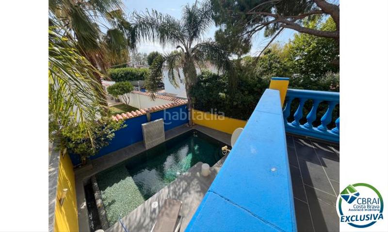 Foto bf636332-74a8-4d19-81d8-d9004d557211. Casa pareada villa con licencia turística y piscina en Empuriabrava