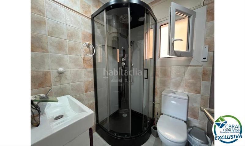 Foto ca144f99-dcb2-4481-8c8d-2961b24fab61. Casa pareada villa con licencia turística y piscina en Empuriabrava