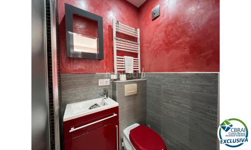 Foto f500a624-eaa9-4574-8913-efea8c87df81. Casa pareada villa con licencia turística y piscina en Empuriabrava