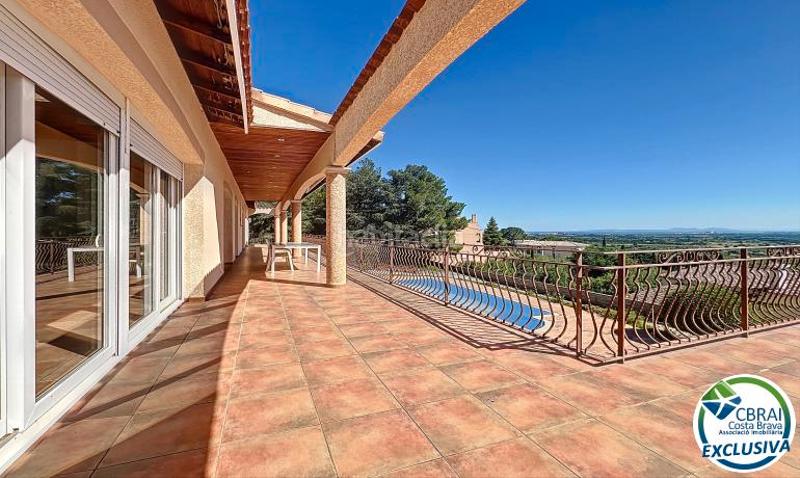Foto 9a806de6-7de5-4055-862d-07747e692c0a. Casa villa con vista al mar y piscina en els olivars, en Pau