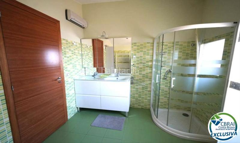 Foto f2b79204-fbc7-484e-a55c-f01aa79d112a. Casa  unifamiliar moderna con piscina en la garriga, en Roses