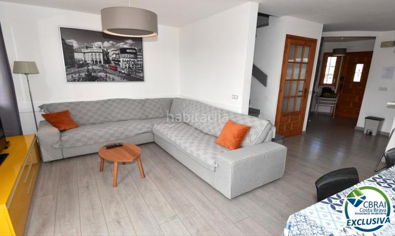 Foto 021fbd76-349b-4591-8c0f-d7fead2e1c21. Casa complejo de seis casas con amarre en primera línea de mar en Empuriabrava