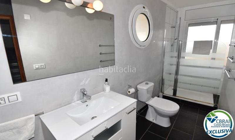 Foto 081d799f-1e95-459f-919c-8822dfbfb6d2. Casa complejo de seis casas con amarre en primera línea de mar en Empuriabrava