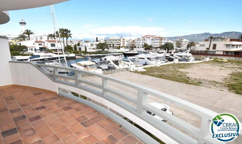 Foto 18583d63-0a9f-4210-84b4-7b0662e387e1. Casa complejo de seis casas con amarre en primera línea de mar en Empuriabrava