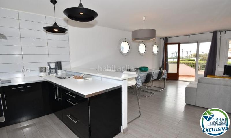 Foto 3093a15b-42cd-4df8-909e-df78210c5523. Casa complejo de seis casas con amarre en primera línea de mar en Empuriabrava