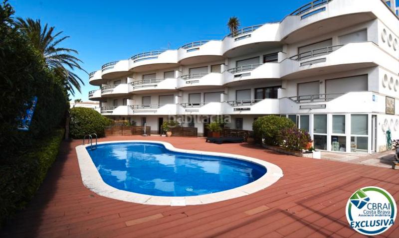 Foto 52ebbdfc-2bee-44f7-927f-2ebb1ef902f1. Casa complejo de seis casas con amarre en primera línea de mar en Empuriabrava