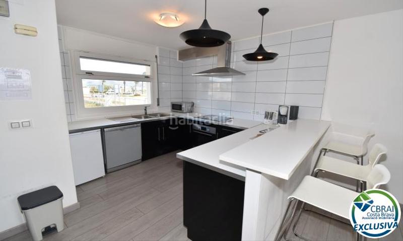 Foto 7d4fa3b4-378c-415f-8bbd-ff1ad738de36. Casa complejo de seis casas con amarre en primera línea de mar en Empuriabrava