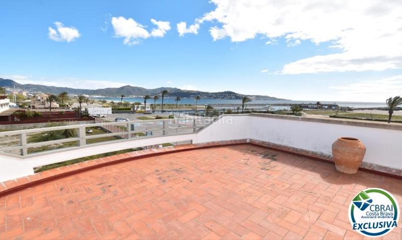 Foto b05d1f47-67e7-4dbe-baff-056c9ee417a9. Casa complejo de seis casas con amarre en primera línea de mar en Empuriabrava