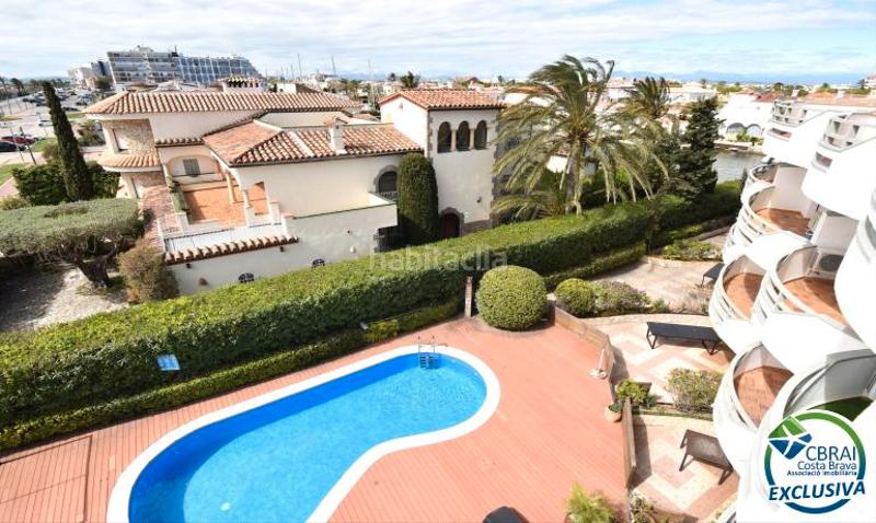 Foto b1db58ca-a04a-47ca-92bb-62b365499fd3. Casa complejo de seis casas con amarre en primera línea de mar en Empuriabrava